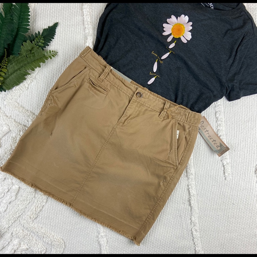•Old Navy• Khaki Destructed Skirt